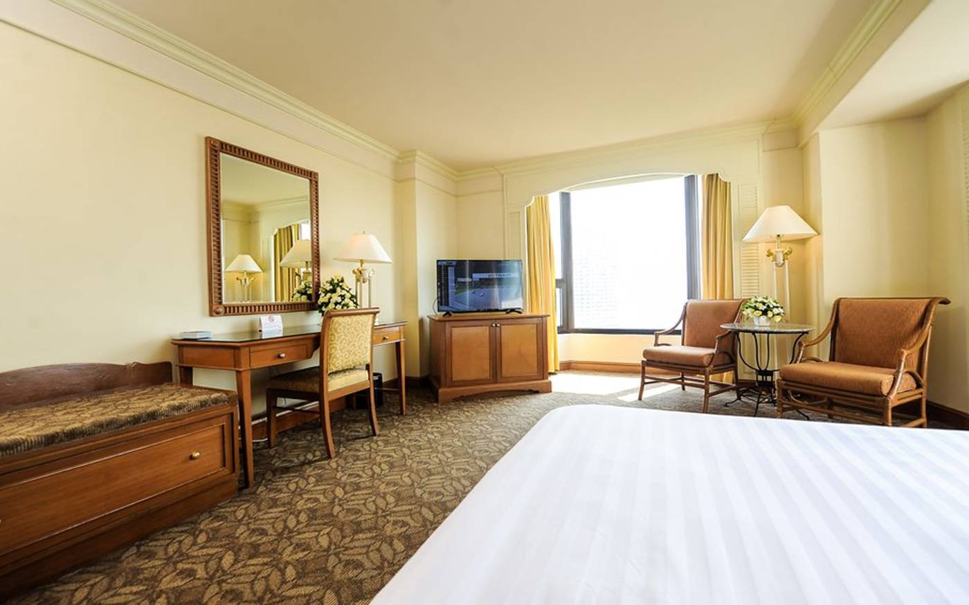 Montien-Riverside-Bangkok-Hotel-Room-18