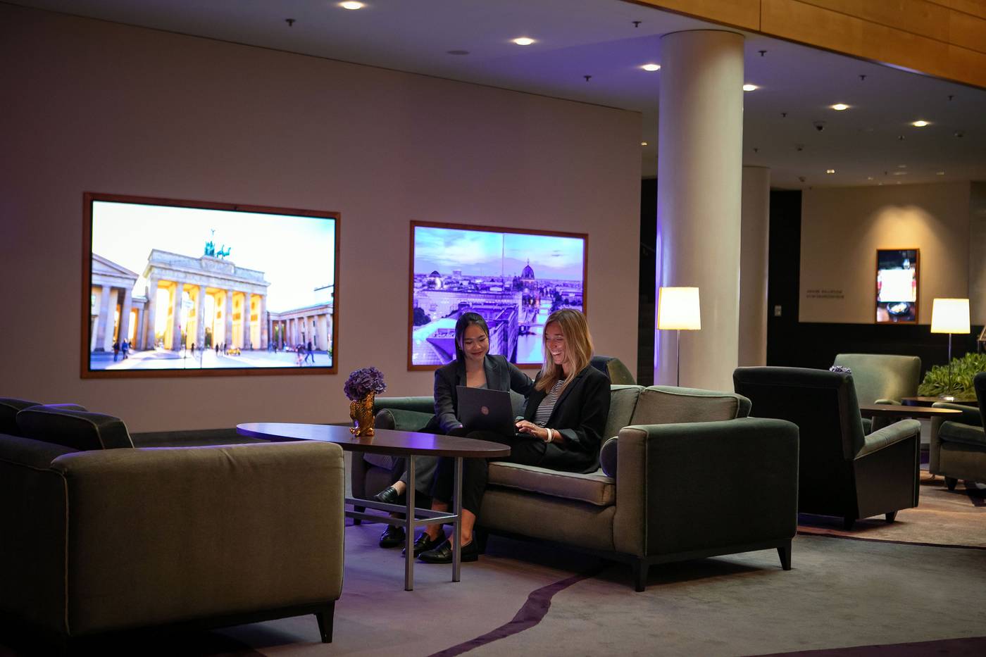 Grand-Hyatt-Berlin-Lobby-19