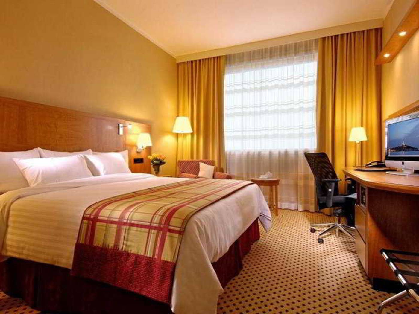 Courtyard-Prague-Airport-Room-30