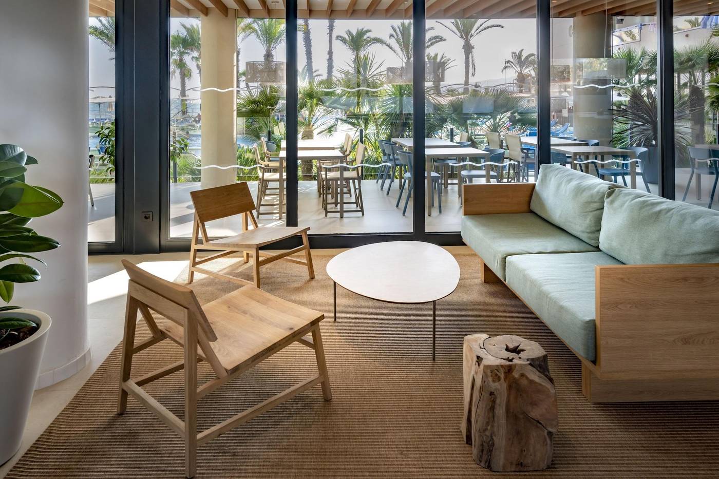 Hotel-Caprici-Lobby-41