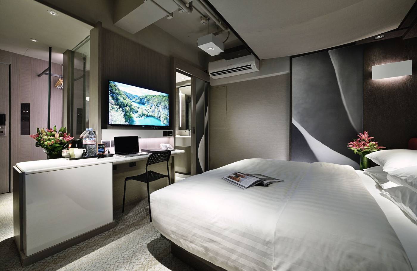 Xi-Hotel-Room-4