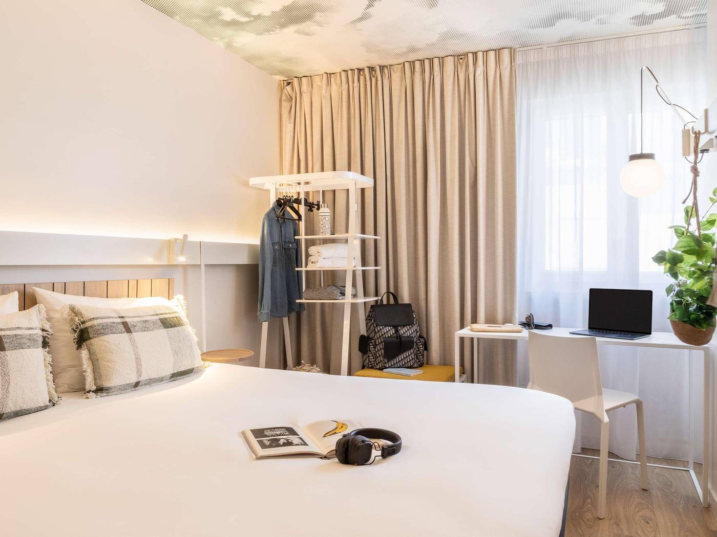Ibis-Paris-Maine-Montparnasse-14th-Hotel-Room-17