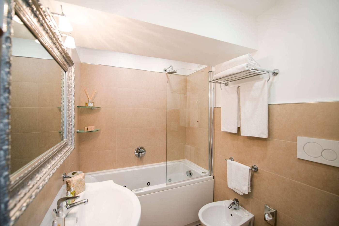 Hotel-Villa-Gabrisa-Room-26