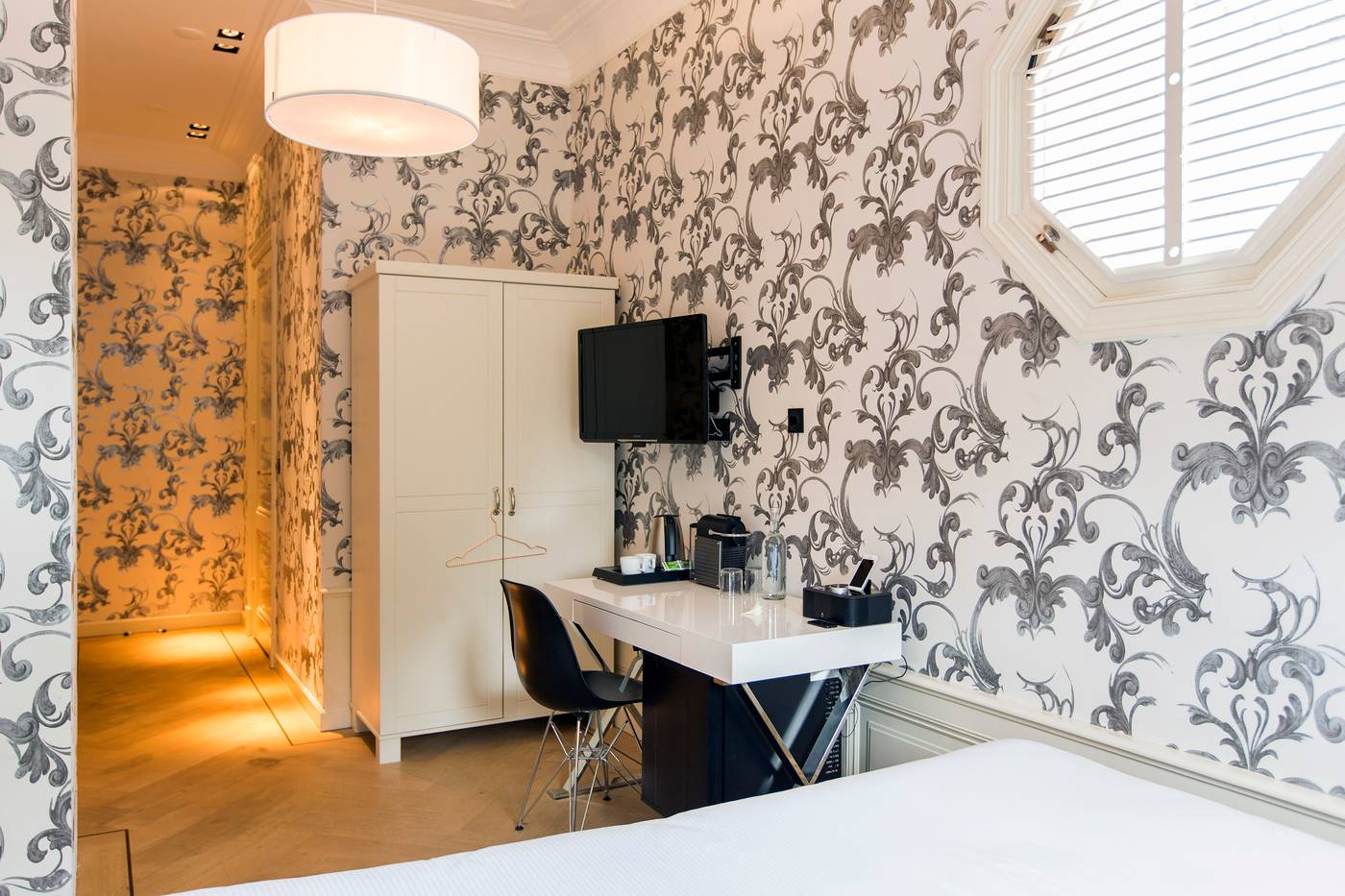 Amsterdam-Canal-Hotel-Room-19