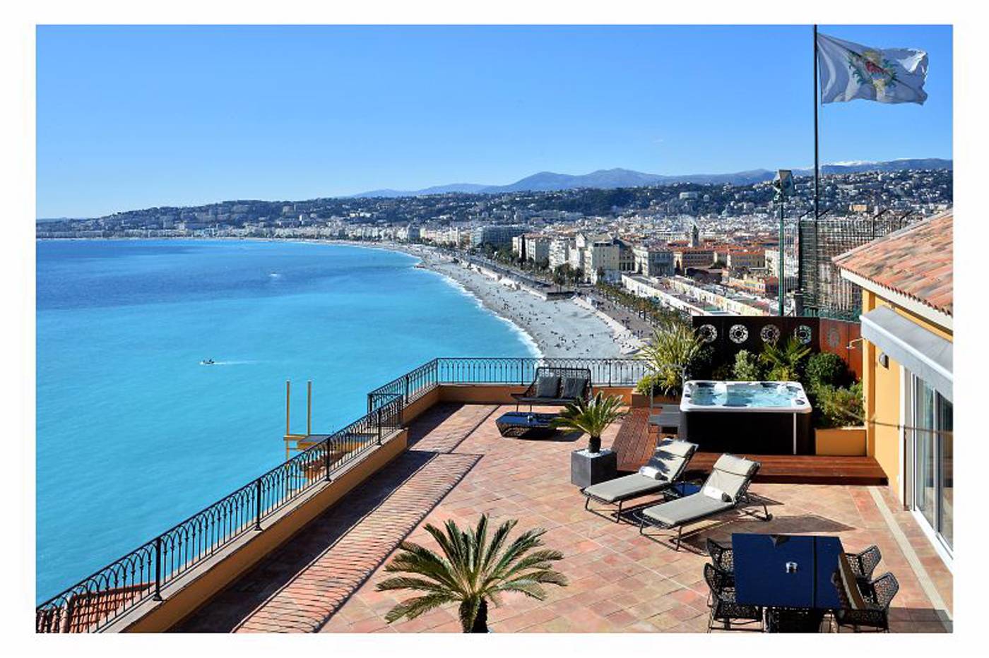 La-Perouse-Nice-Baie-des-Anges-Beach-37