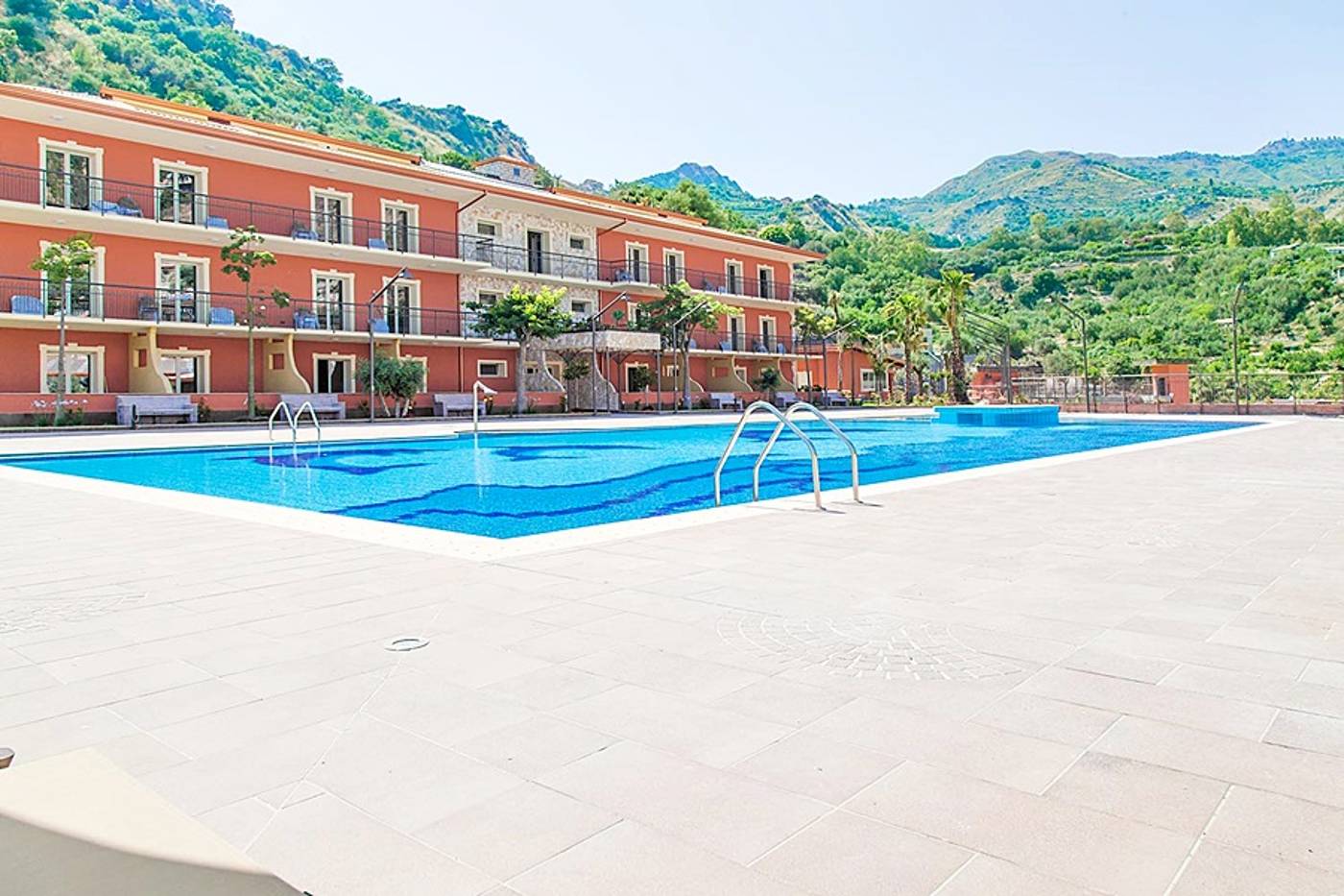 Diamond-Hotel-and-Resort-Naxos-Taormina-Pool-6