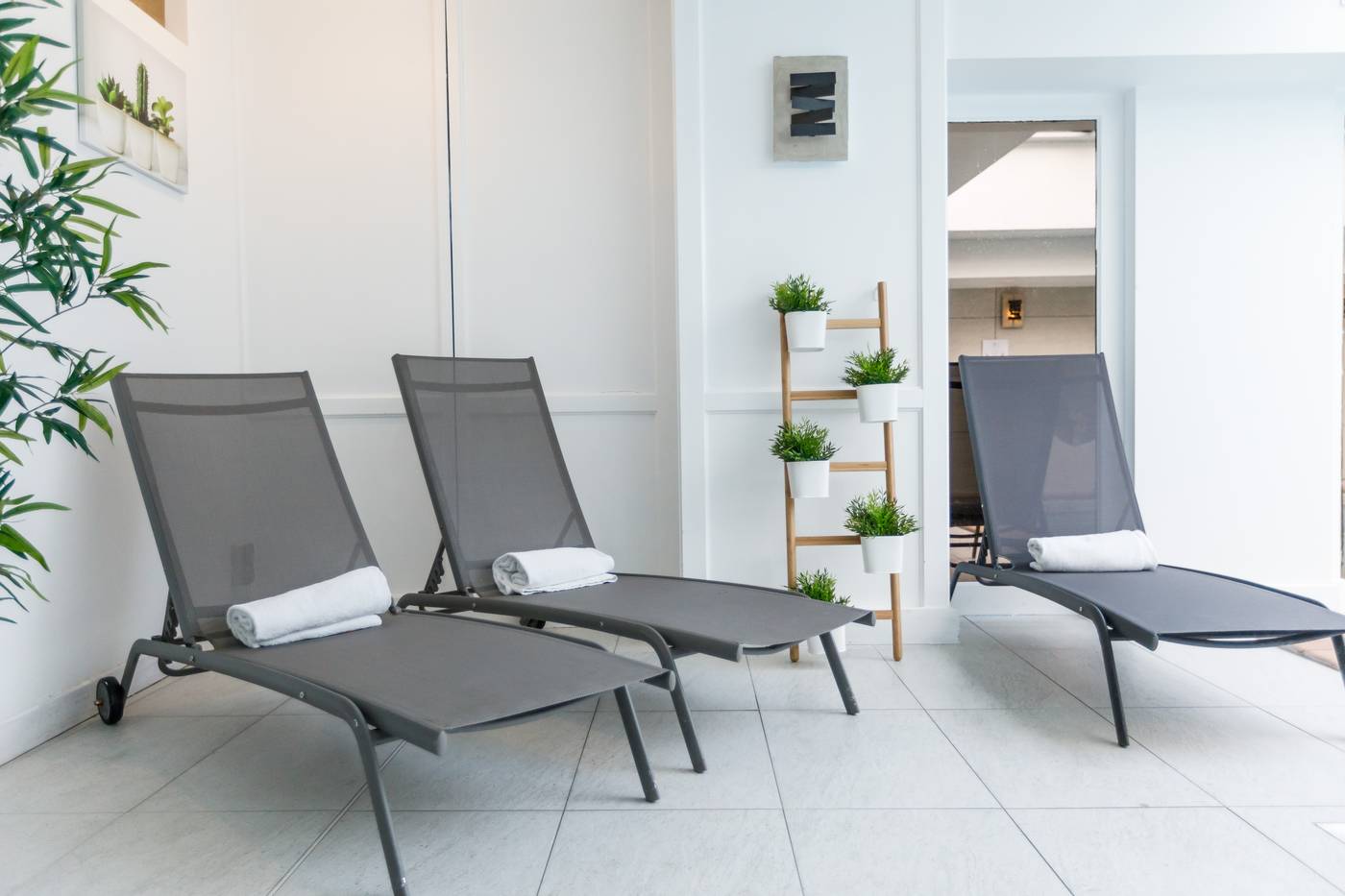 Nice-Riviera-Pool-22