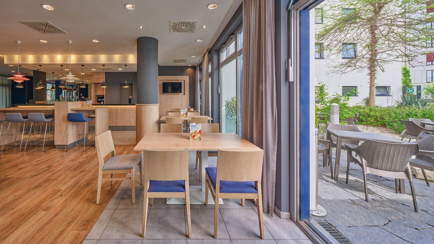 Holiday-Inn-Express-Berlin-City-Centre-Restaurant-13