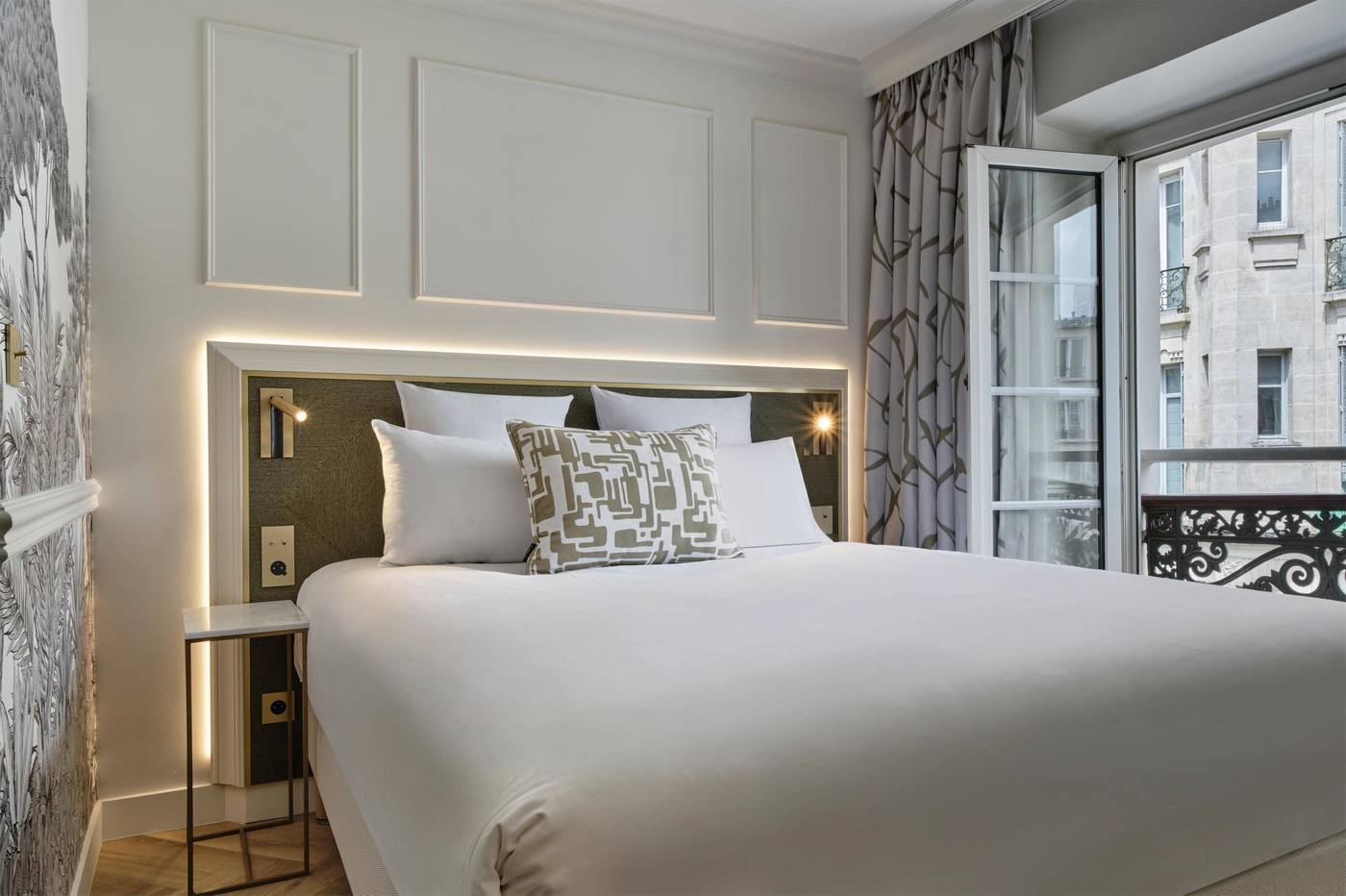 Moulin-Plaza-Room-22