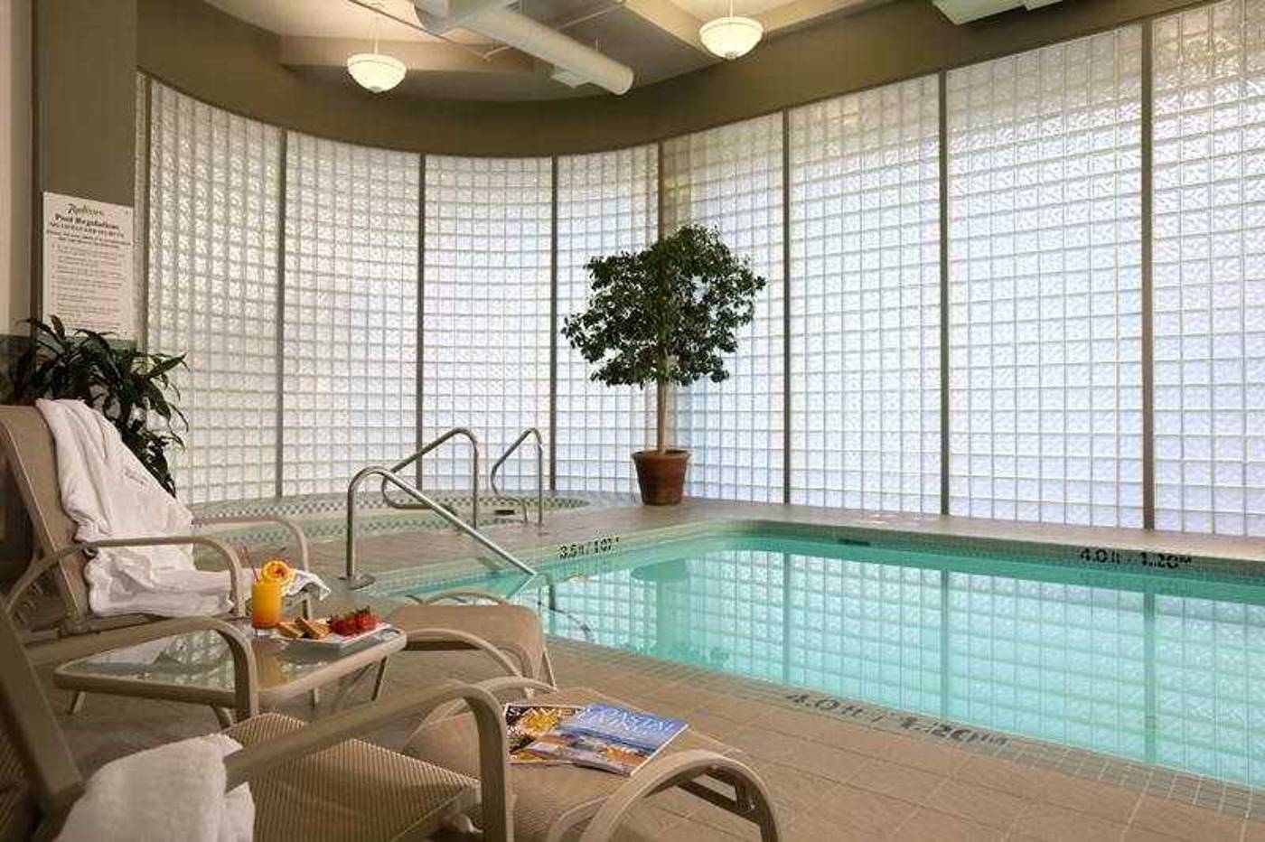 Radisson-Hotel-Vancouver-Airport-Pool-37