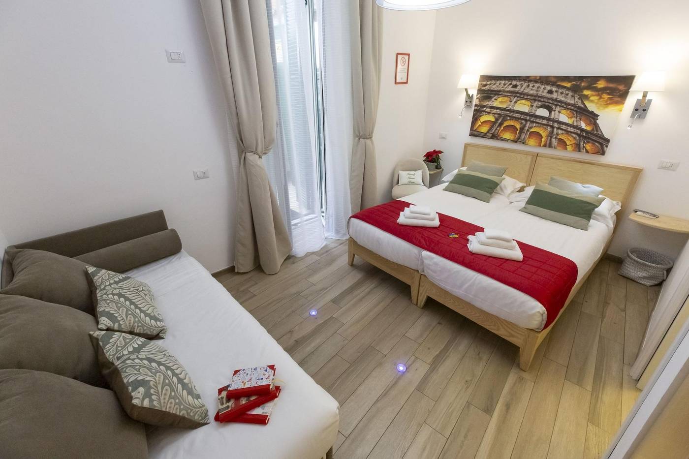 Flatinrome-Trastevere-Deluxe-Rooms-Room-4