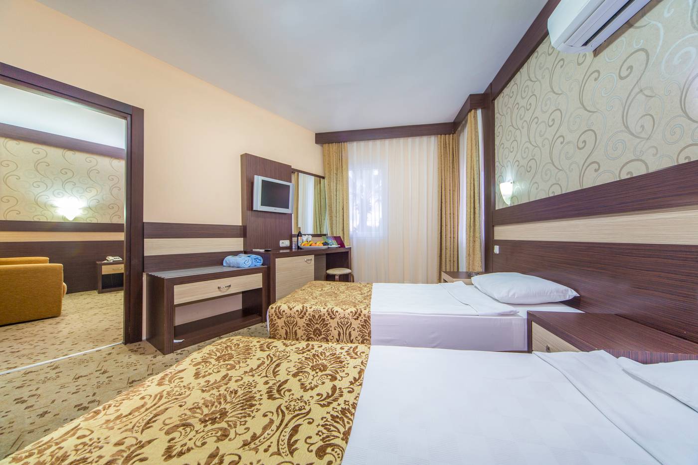 Lonicera--World-Room-37