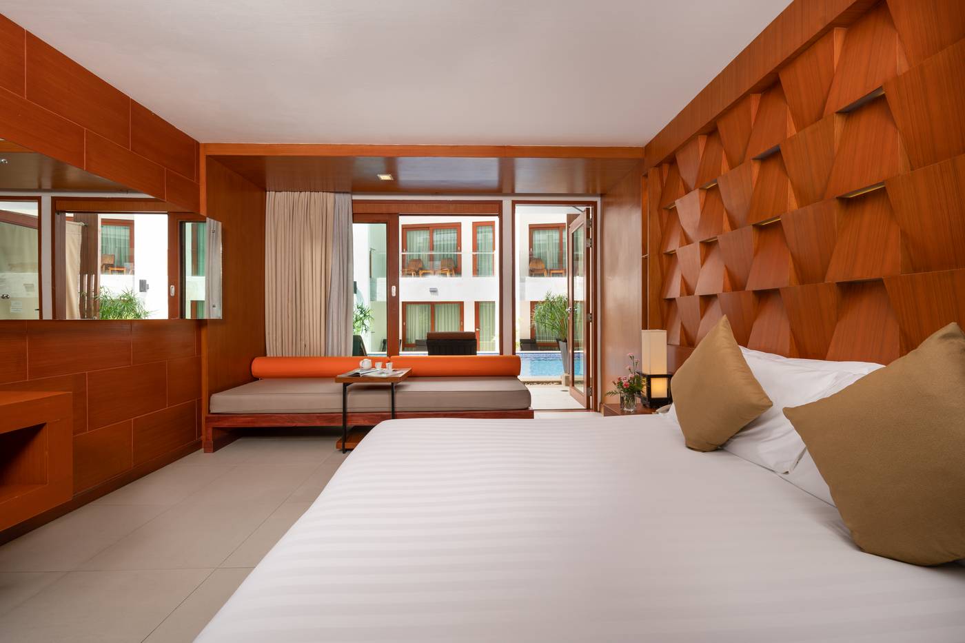 La-Flora-Resort-and-Spa-Patong-Room-20