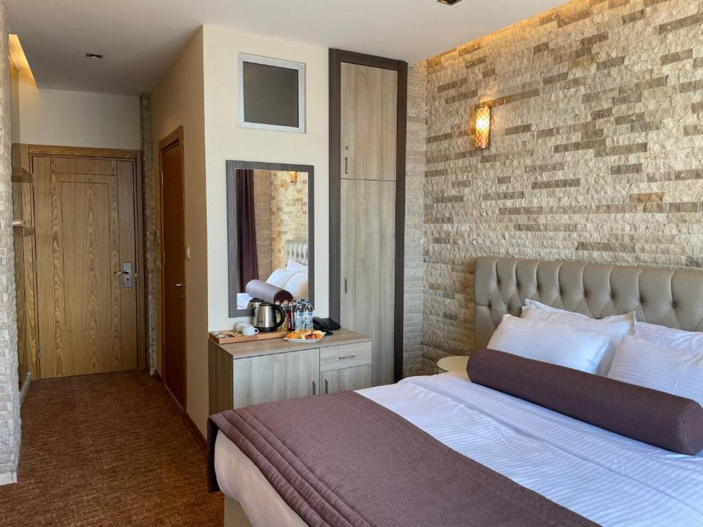 Weingart-Port-Seaside-Hotel-Room-2