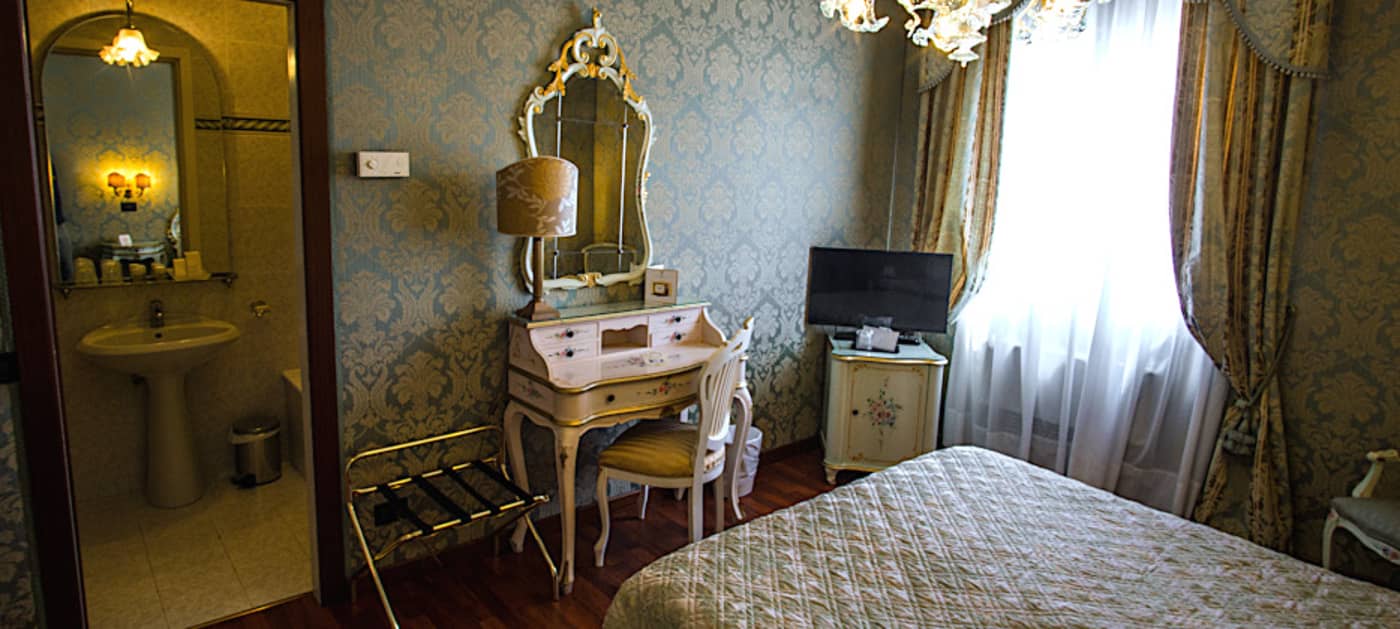 Carlton-on-the-Grand-Canal-Room-37