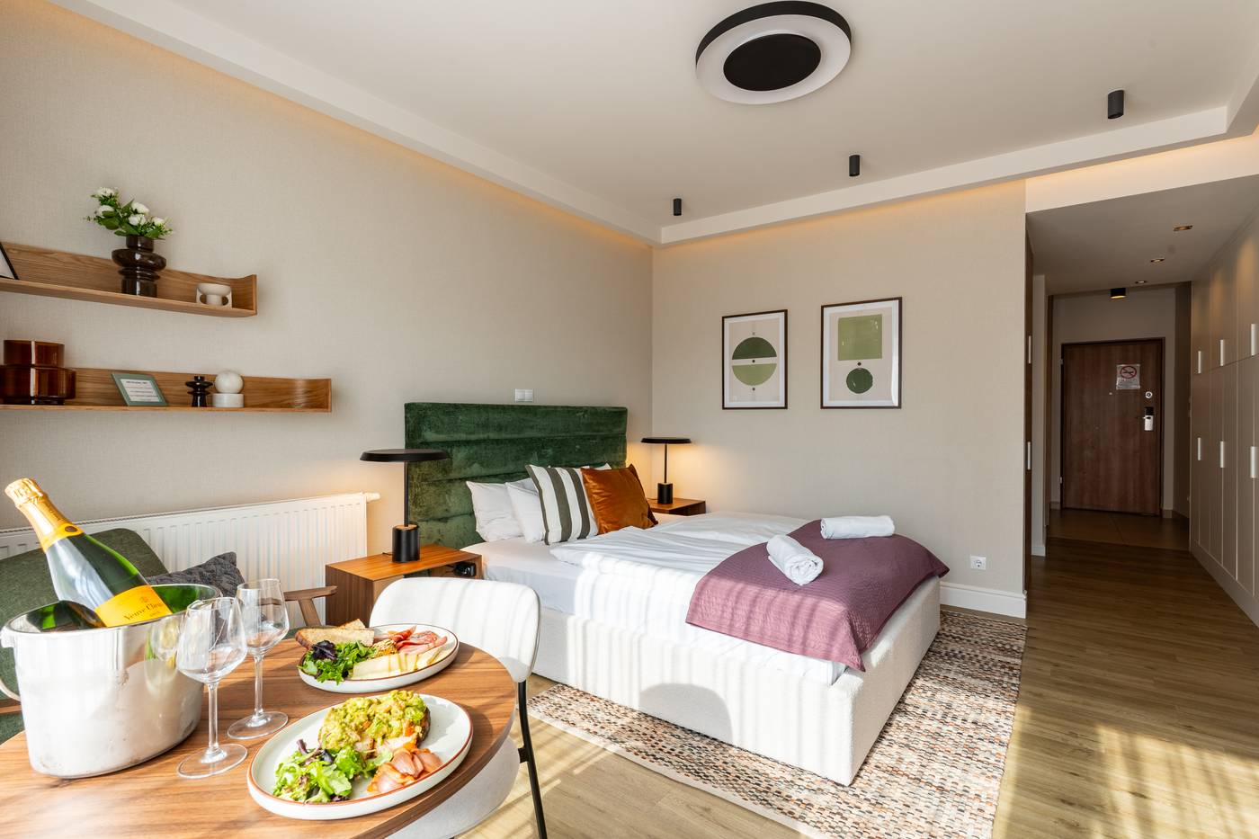 Vagabond-Broadway-Room-2