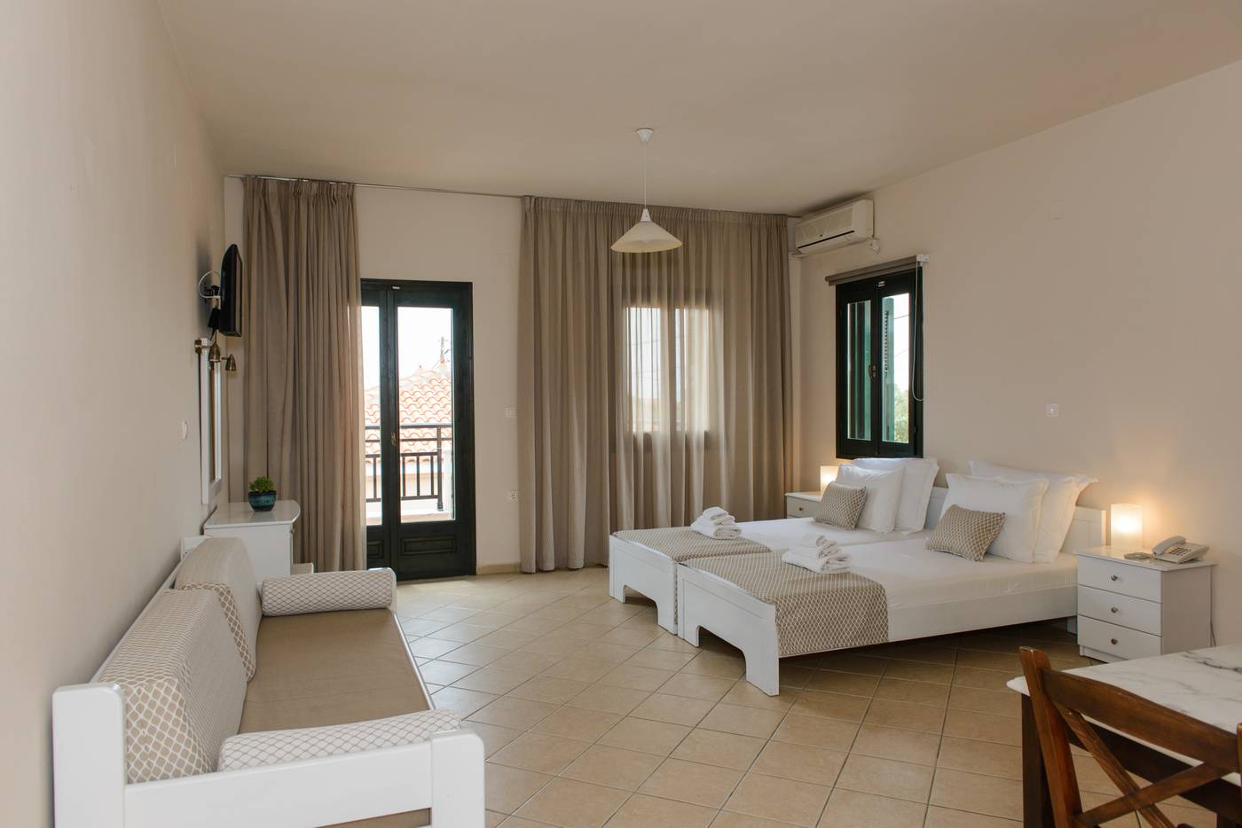 So-Nice-Hotel-Room-10