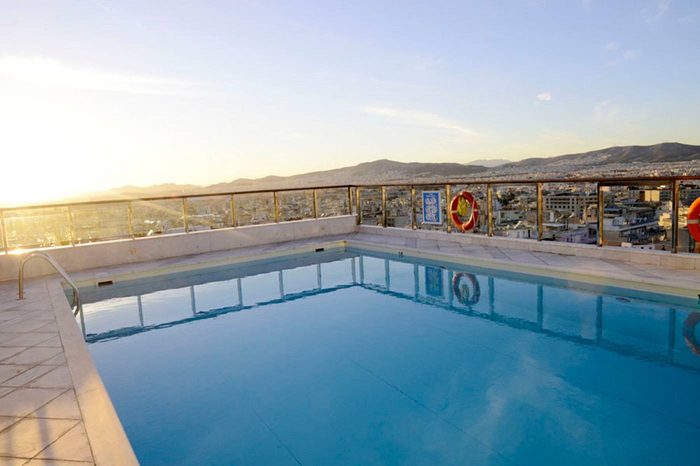 Dorian-Inn--Sure-Hotel-Collection-by-Best-Western-Pool-10