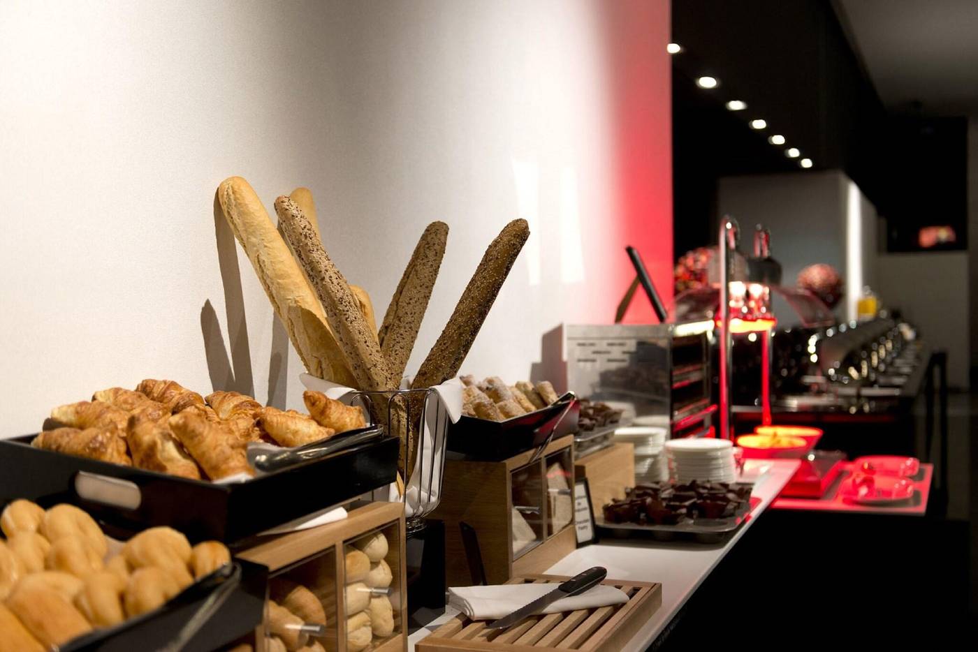 Hilton-Madrid-Airport-Lobby-66