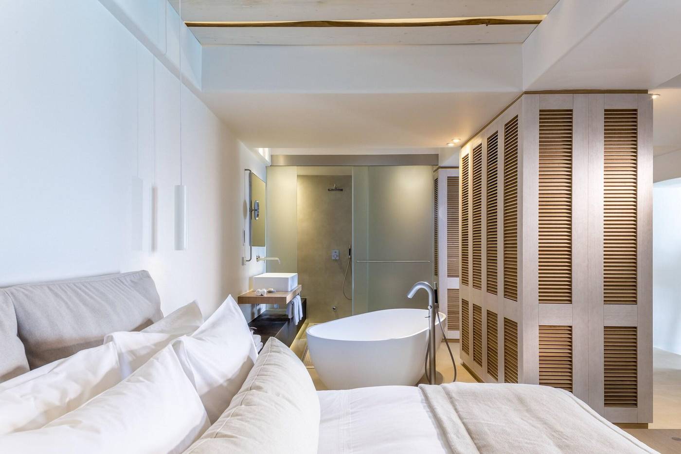 Bill---Coo-Suites-and-Lounge-Room-38