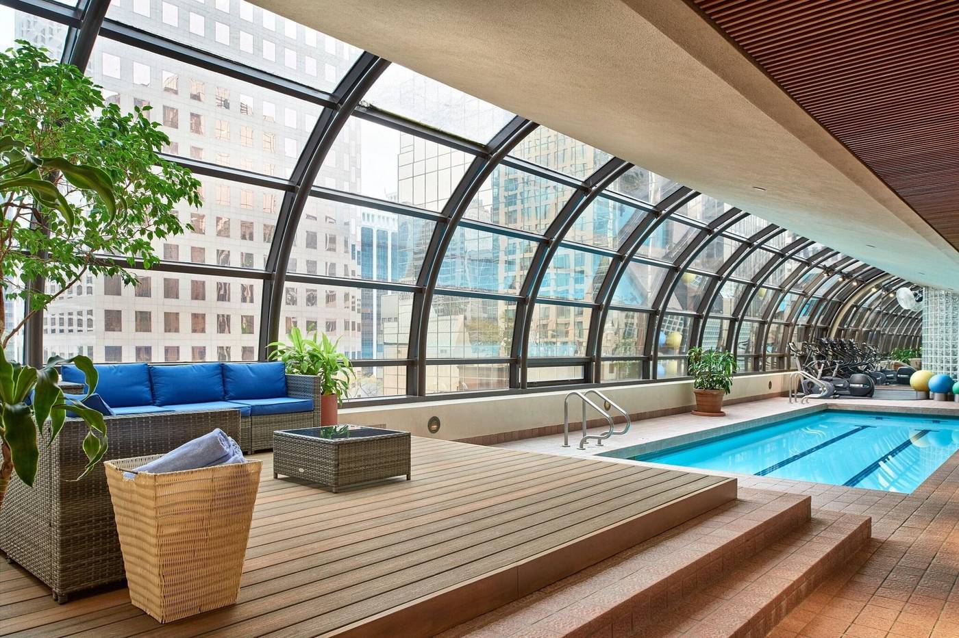 Metropolitan-Hotel-Vancouver-Pool-55