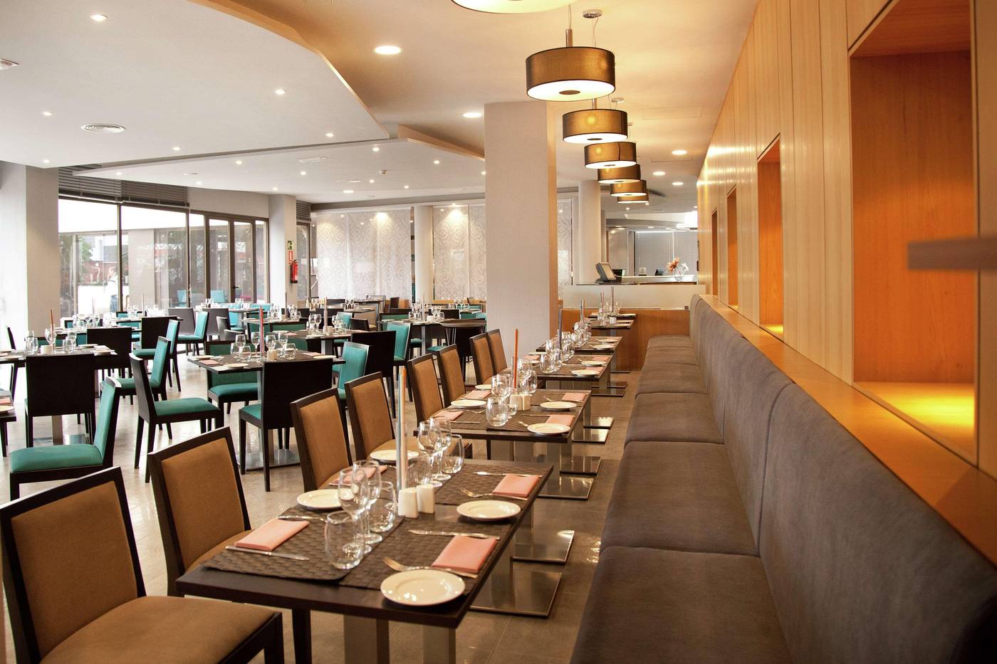 Hilton-Garden-Inn-Malaga-Restaurant-17