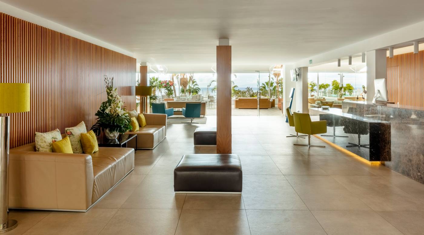 Flamingo-Beach-Mate-Lobby-54