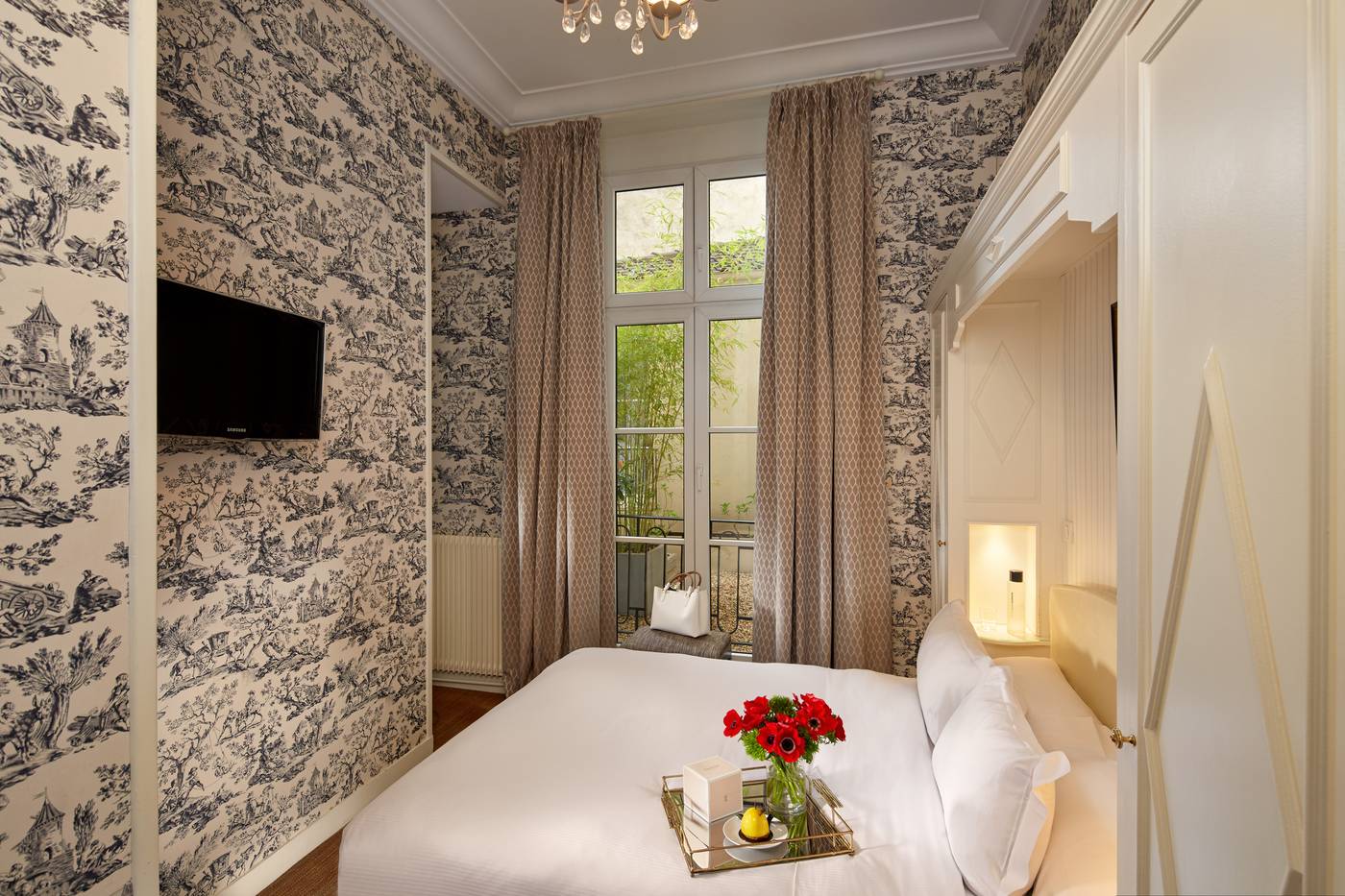 Saint-Germain---Paris-Room-18