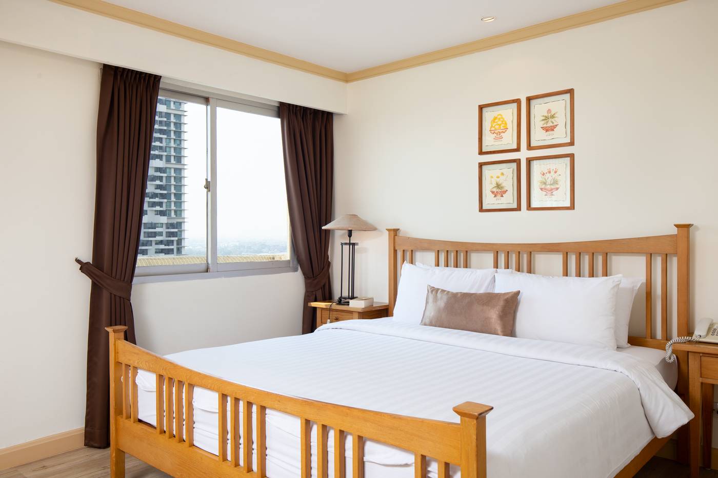Riverfront-Bangkok-Room-24