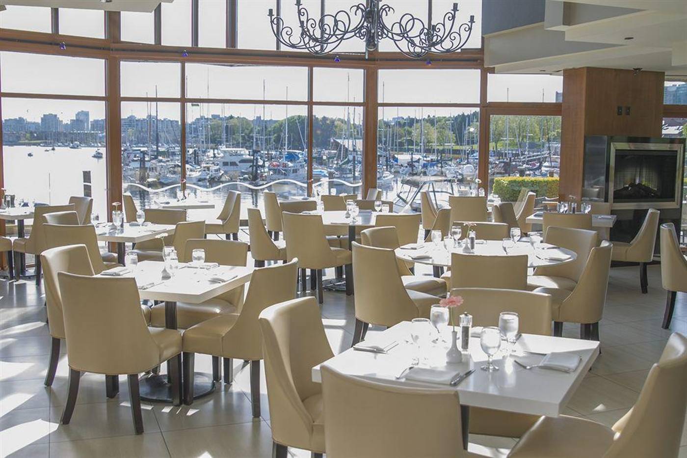 Granville-Island-Hotel-Restaurant-25