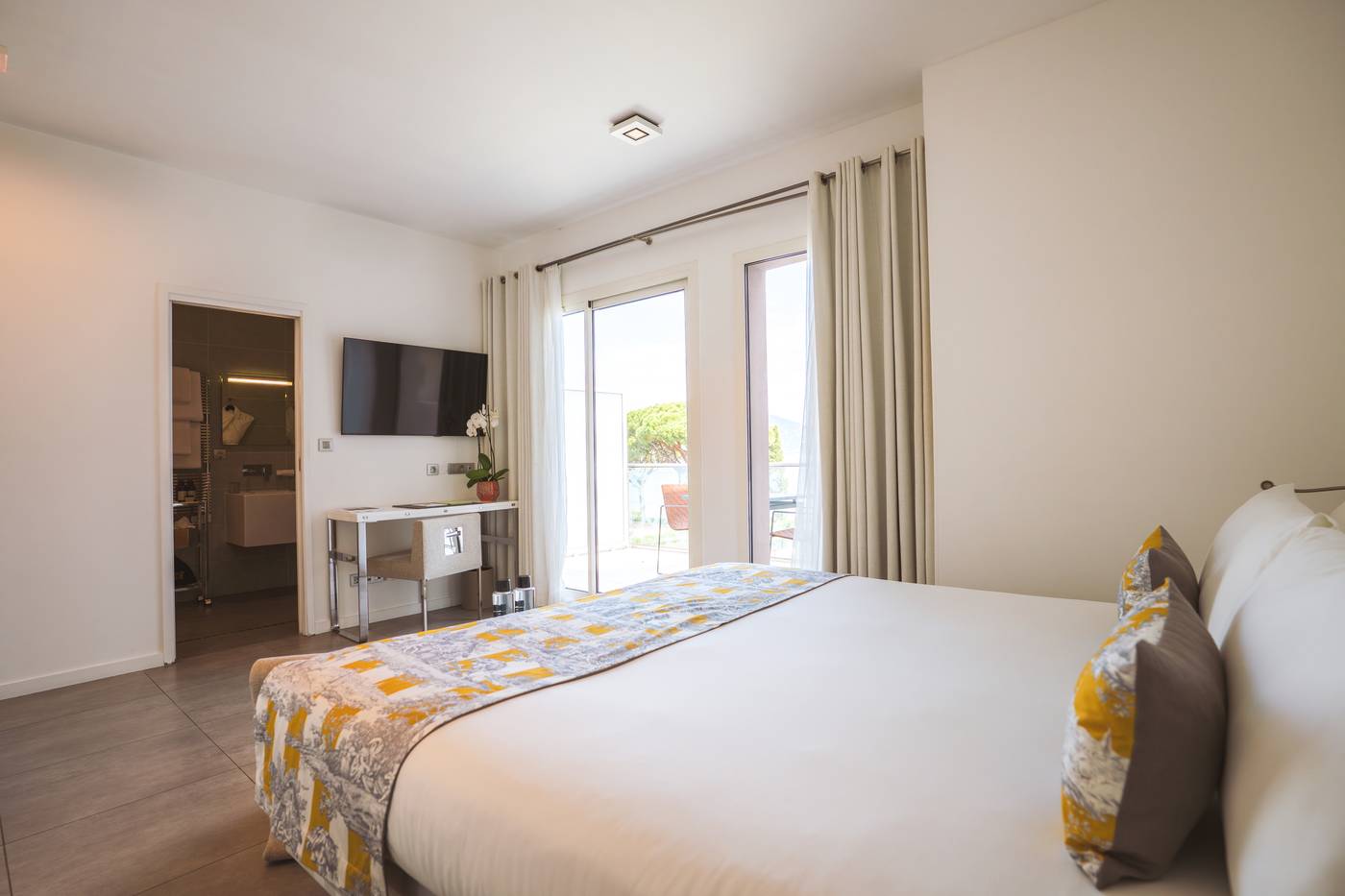 Kube-Hotel-St-Tropez-Room-44