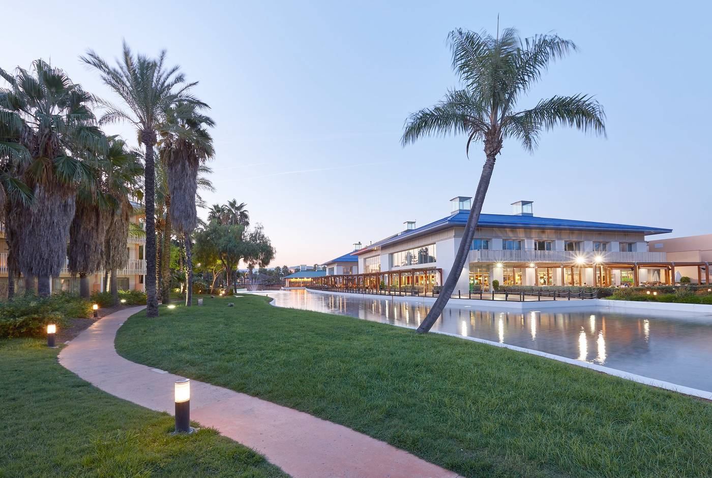 PortAventura-Hotel-Caribe---Theme-Park-General-view-14