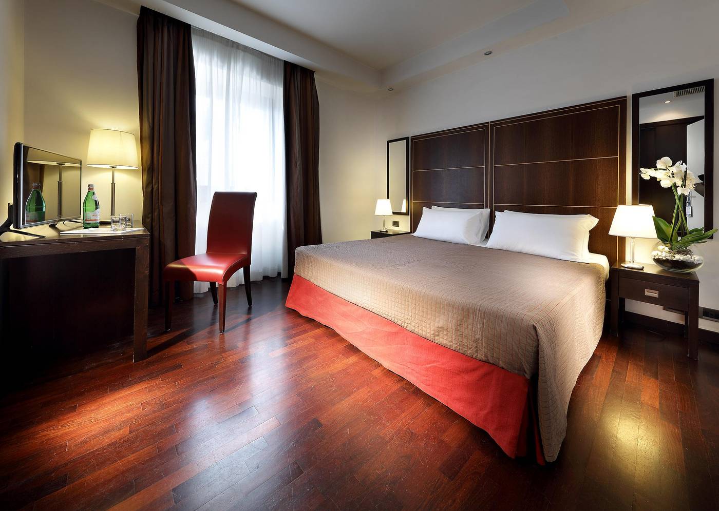 International-Palace-Room-17