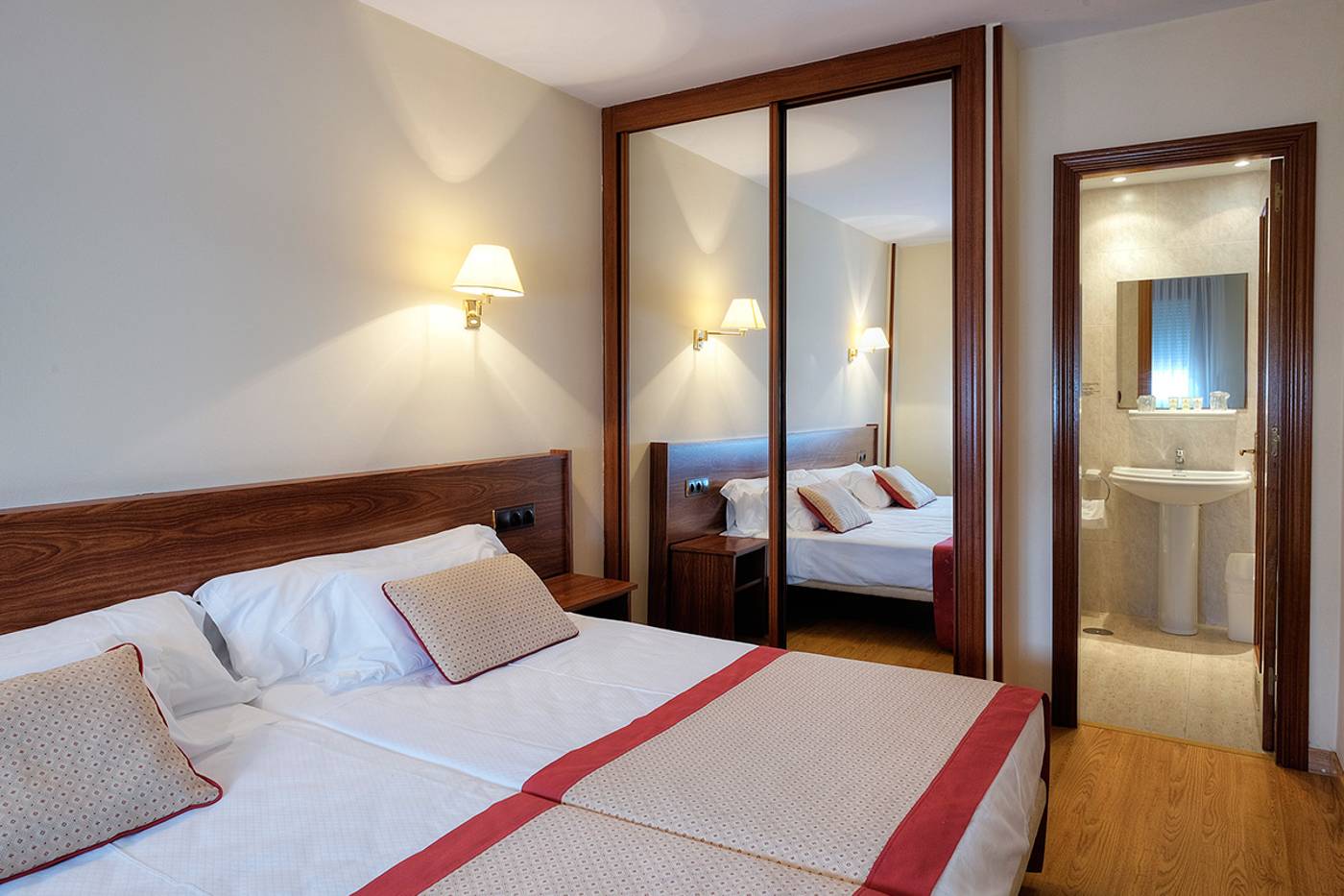Palacio Arias-Spain-NAVIA-Room-8