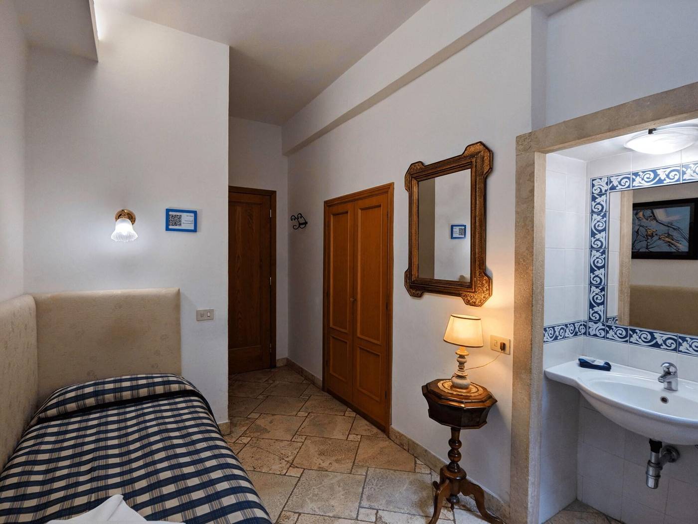 B&B Siena in Centro - Albergo Diffuso-Italy-SIENA-Room-9