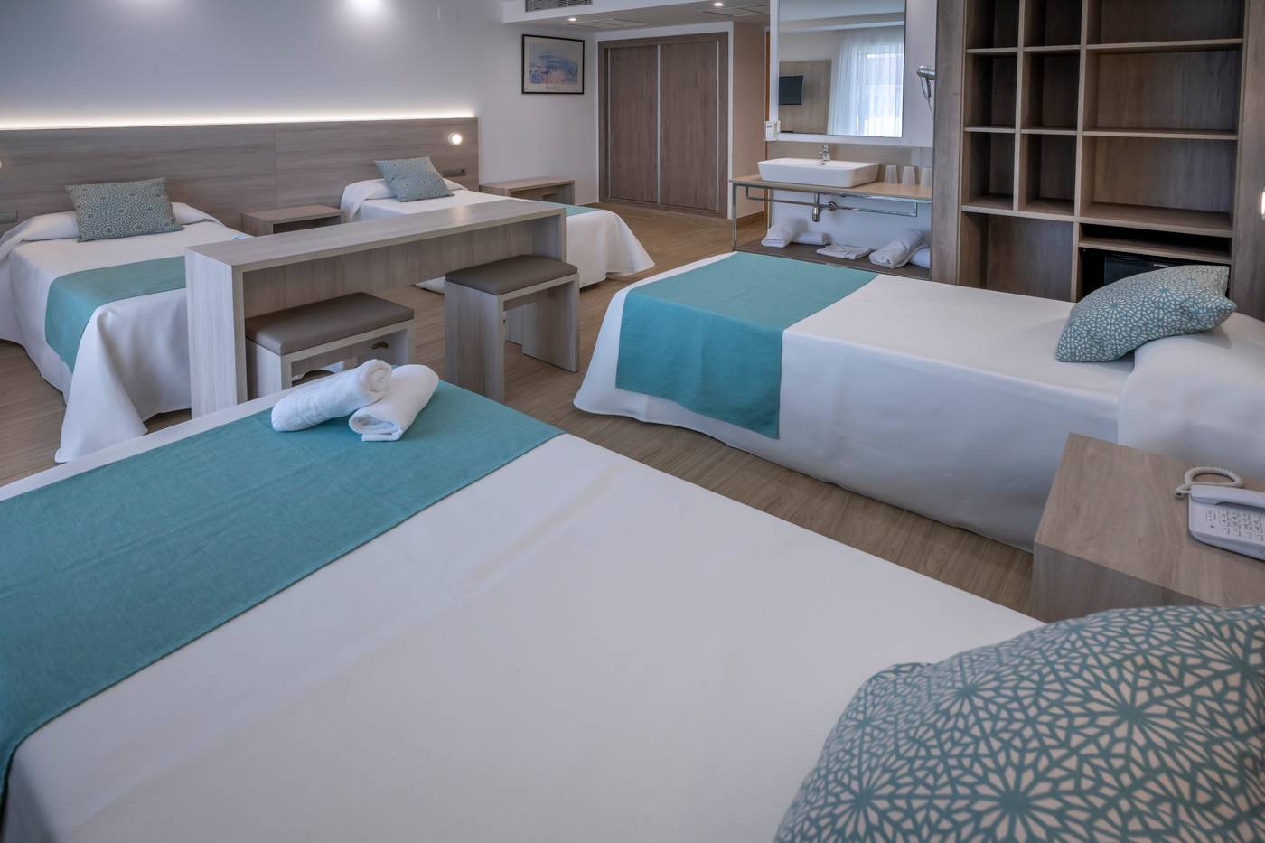 4R-Salou-Park-Resort-II-Room-42