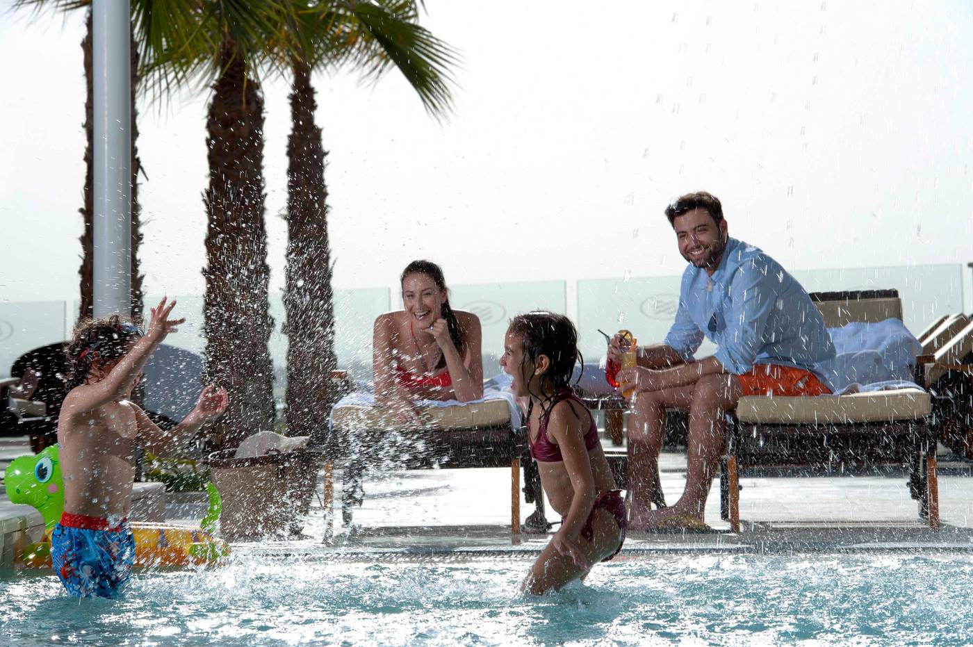 Crowne-Plaza-Hotel-Abu-Dhabi-Yas-Island-Pool-79