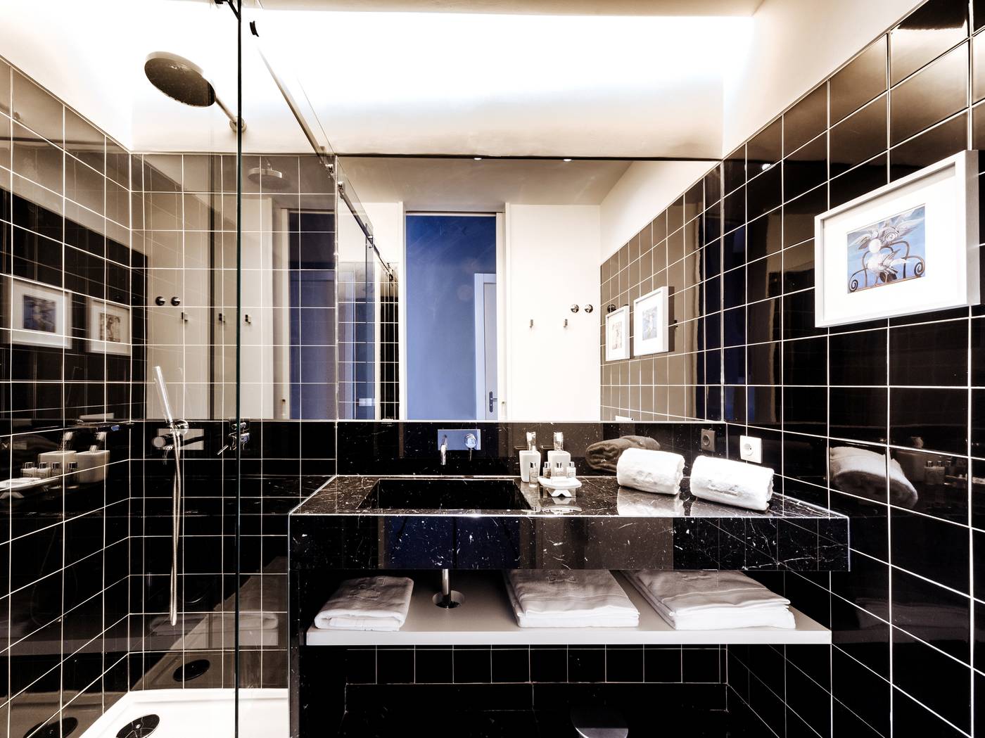 Dear-Lisbon-Gallery-House-Room-25