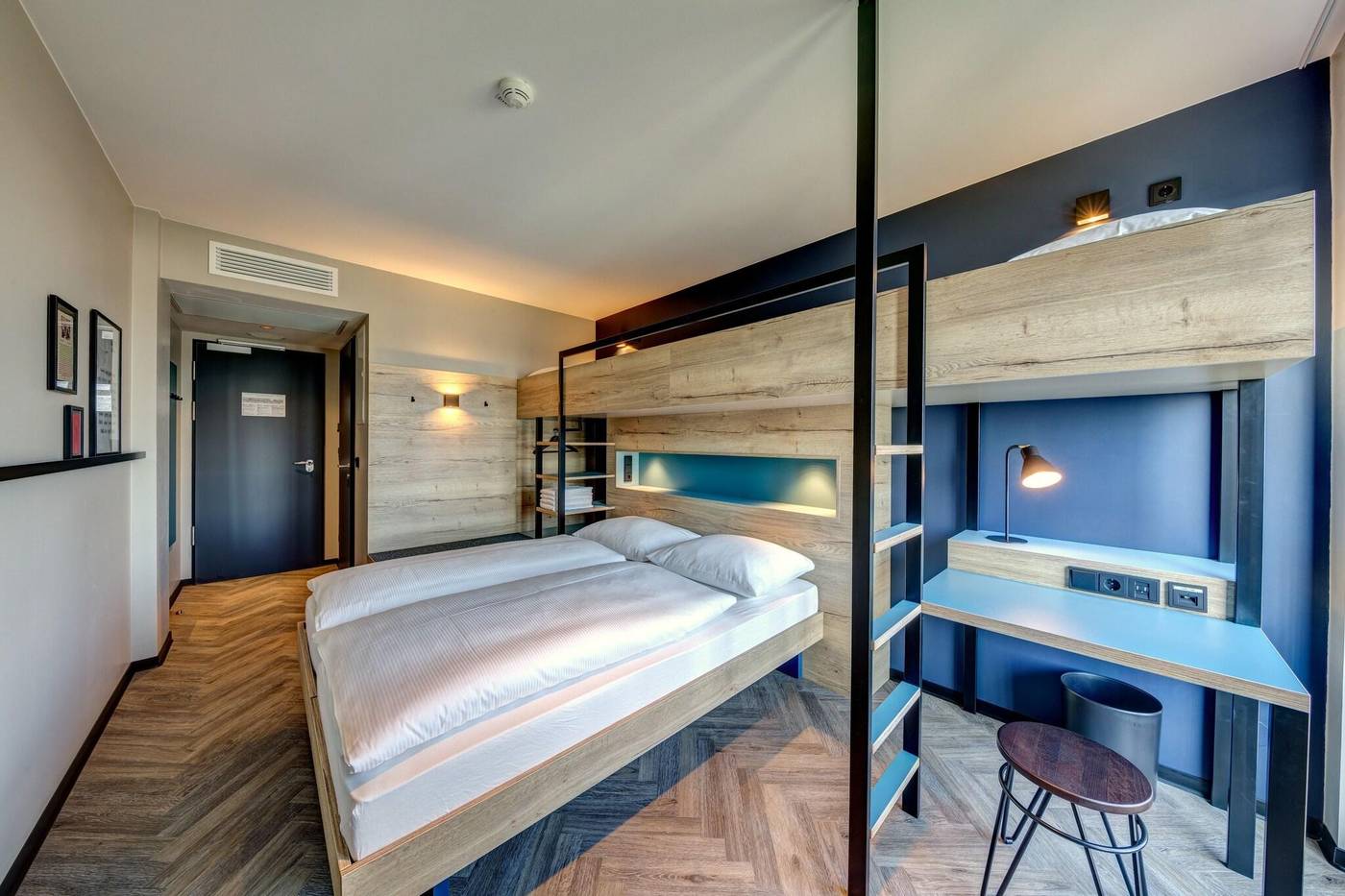 Schulz-Hotel-Berlin-Wall-At-The-East-Side-Gallery-Room-7