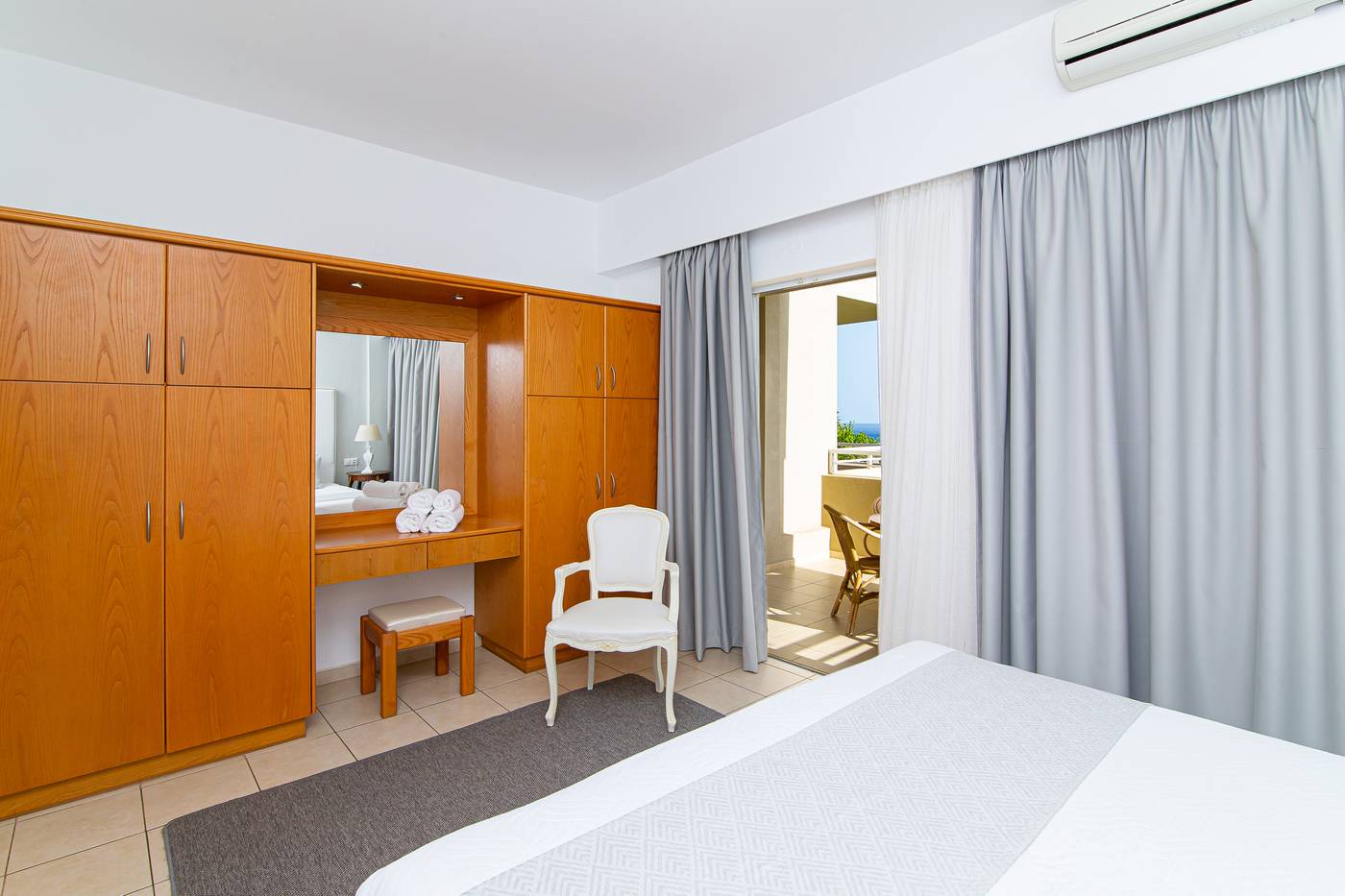 Villa-Mare-Monte-Room-30