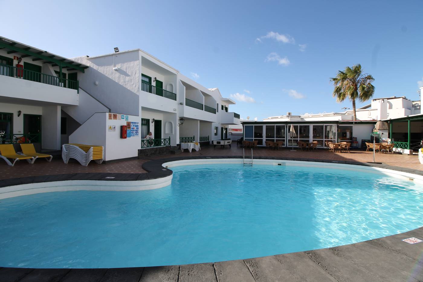 Elena-Apartamentos-Pool-3