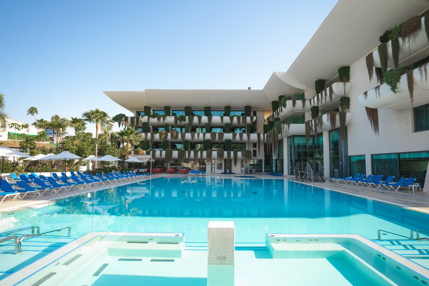 Deloix-Aqua-Center-Hotel-Pool-1