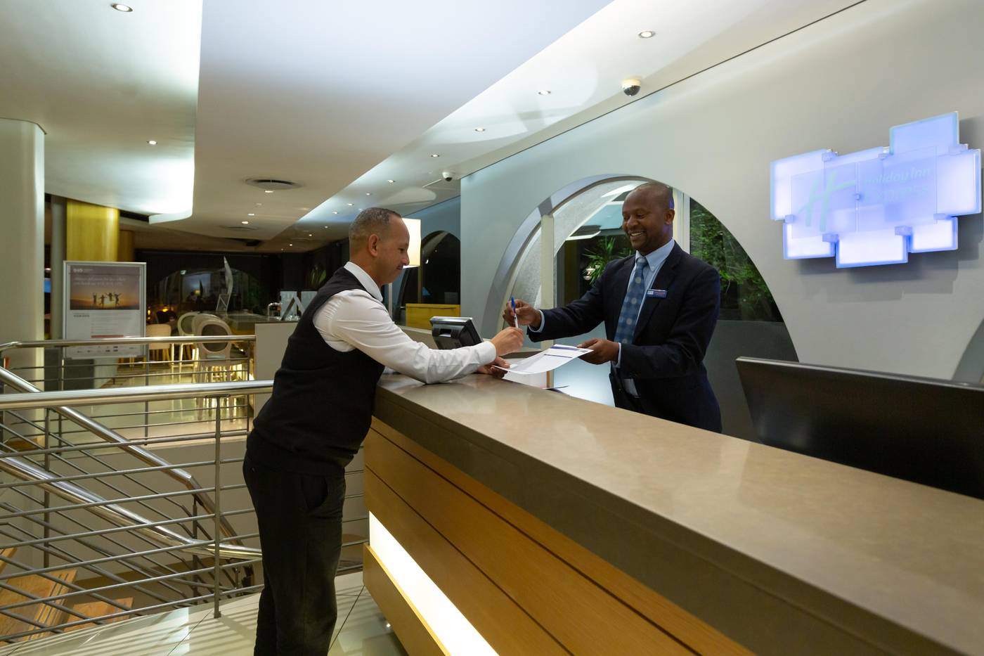 Holiday-Inn-Express-Cape-Town-City-Centre-Lobby-24