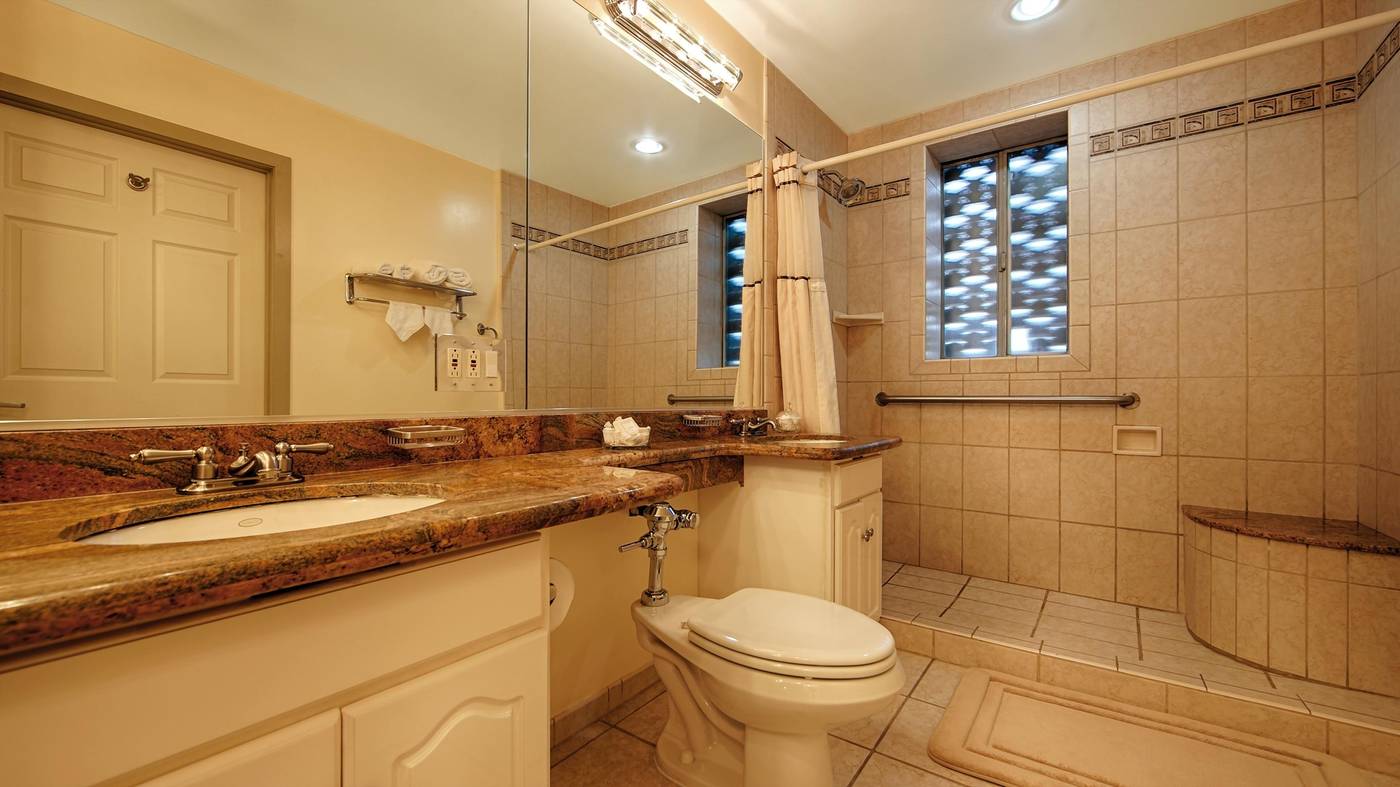 Best-Western-Plus-Hollywood-Hills-General-view-47