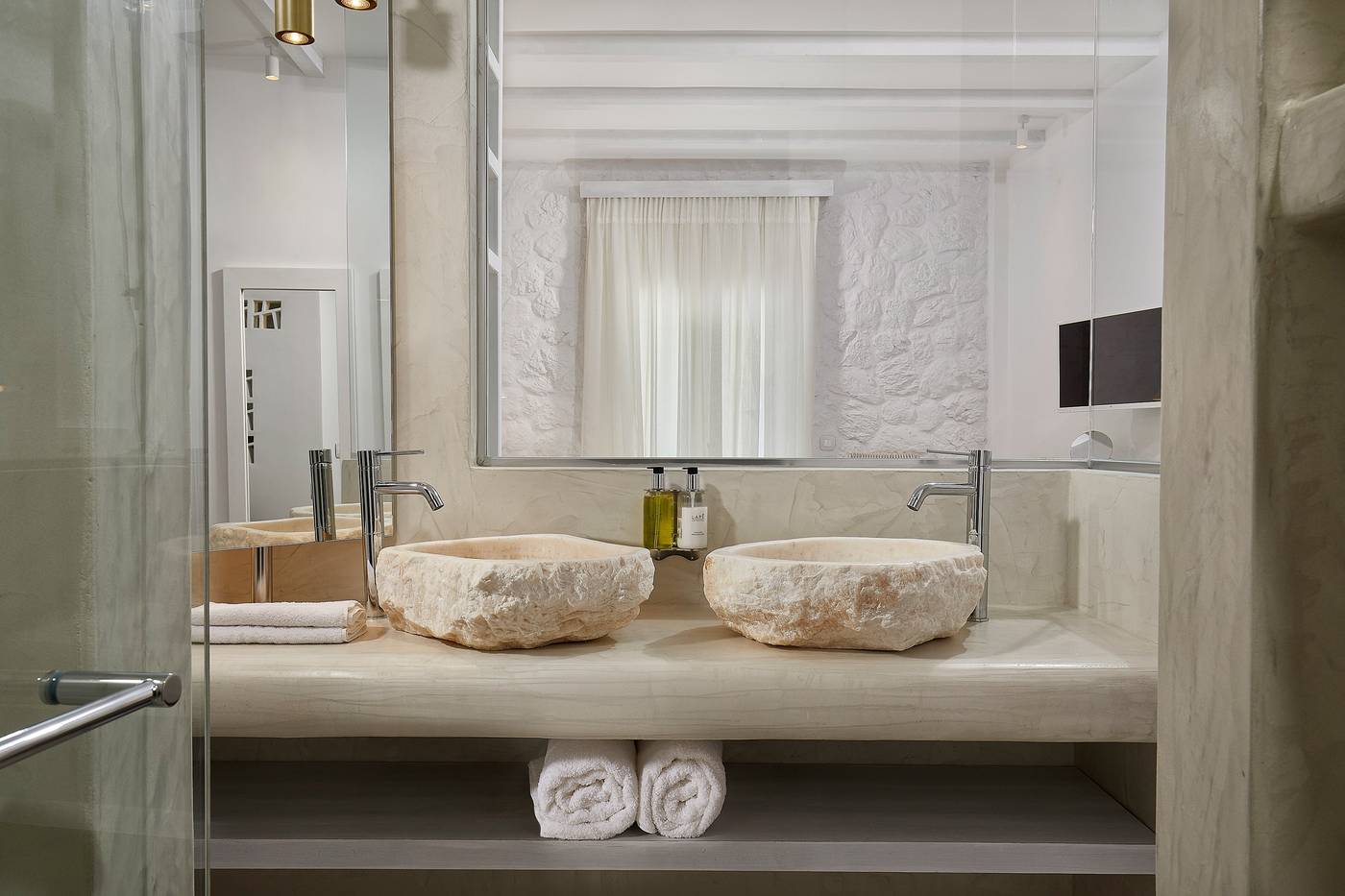 Petri-Suites-Room-40