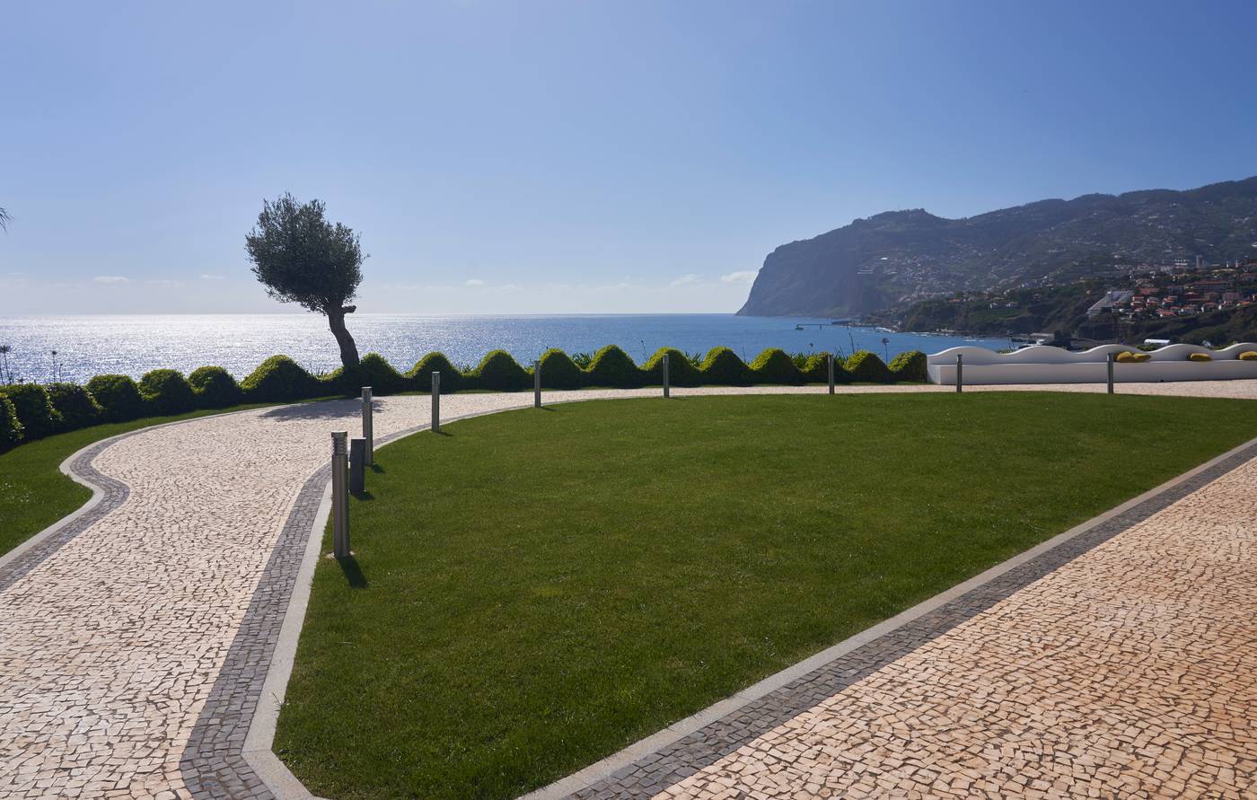 Golden-Residence-Hotel-Madeira-Pool-14