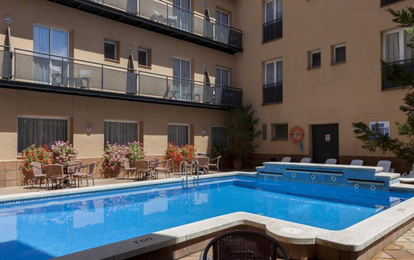 URH-Tossa-de-Mar-Pool-6