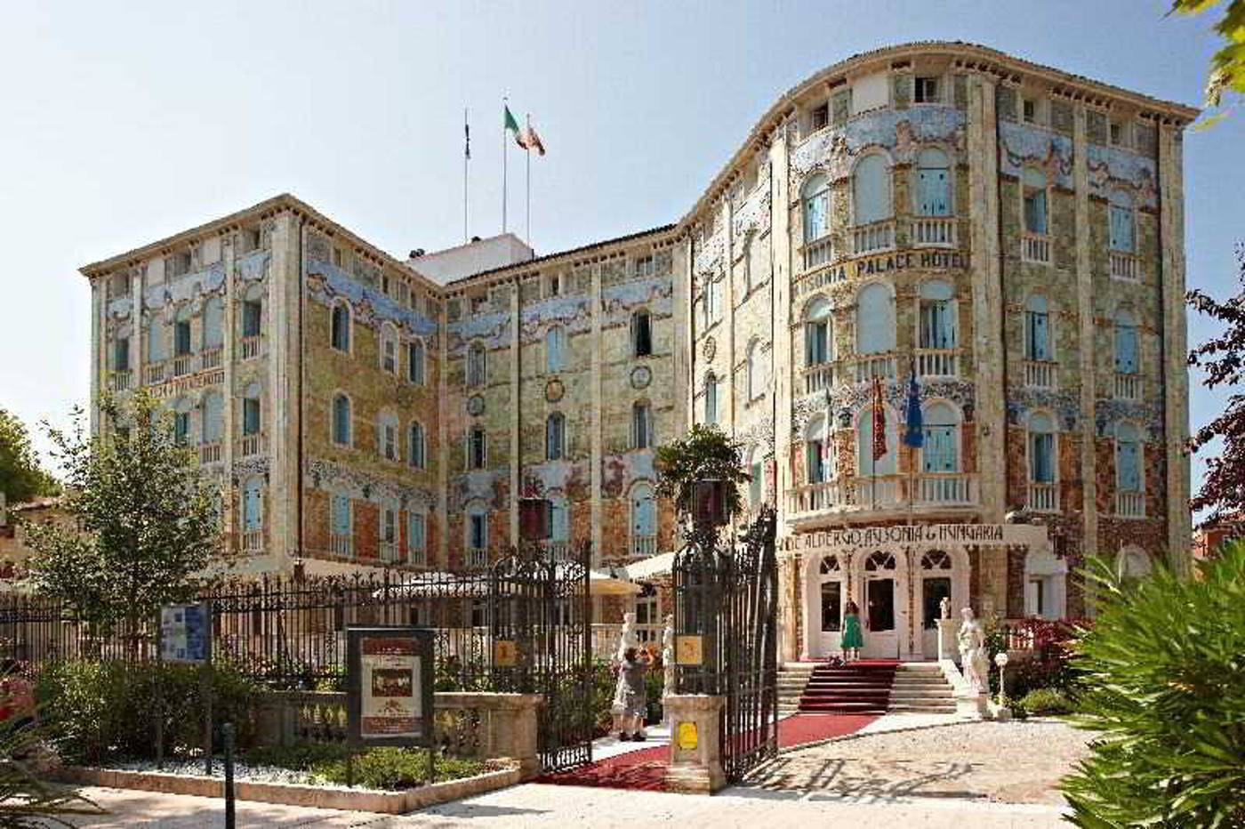 Grande-Albergo-Ausonia---Hungaria-General-view-11