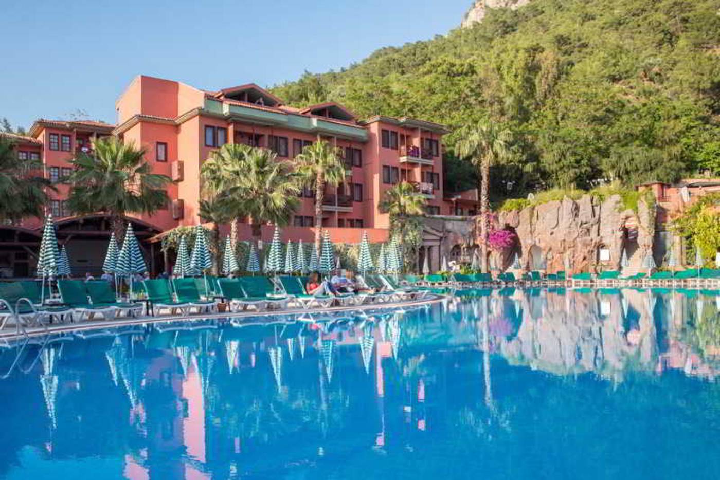 Sundia-By-Liberty-Suncity-Pool-8