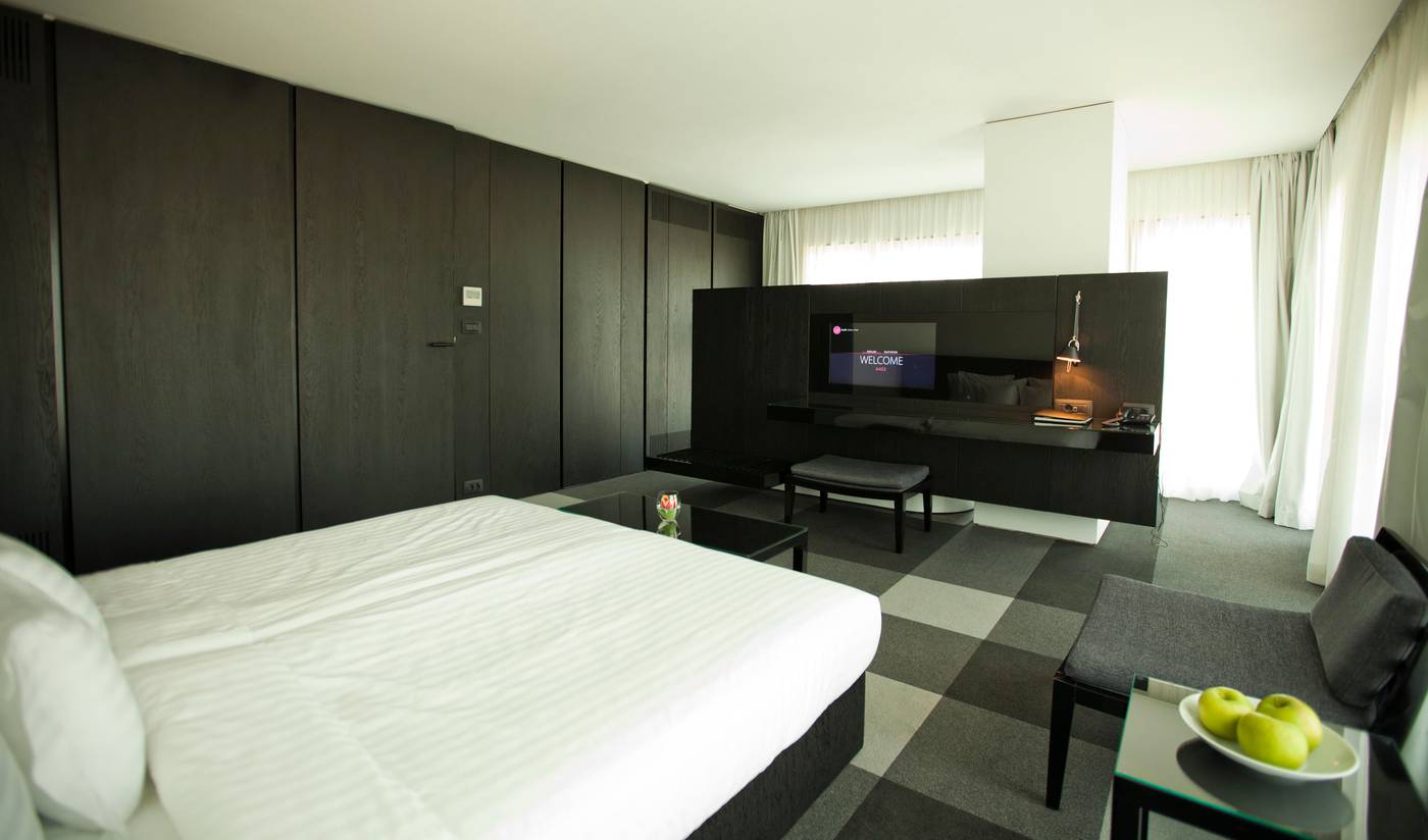 Graffit-Gallery-Hotel-Room-18